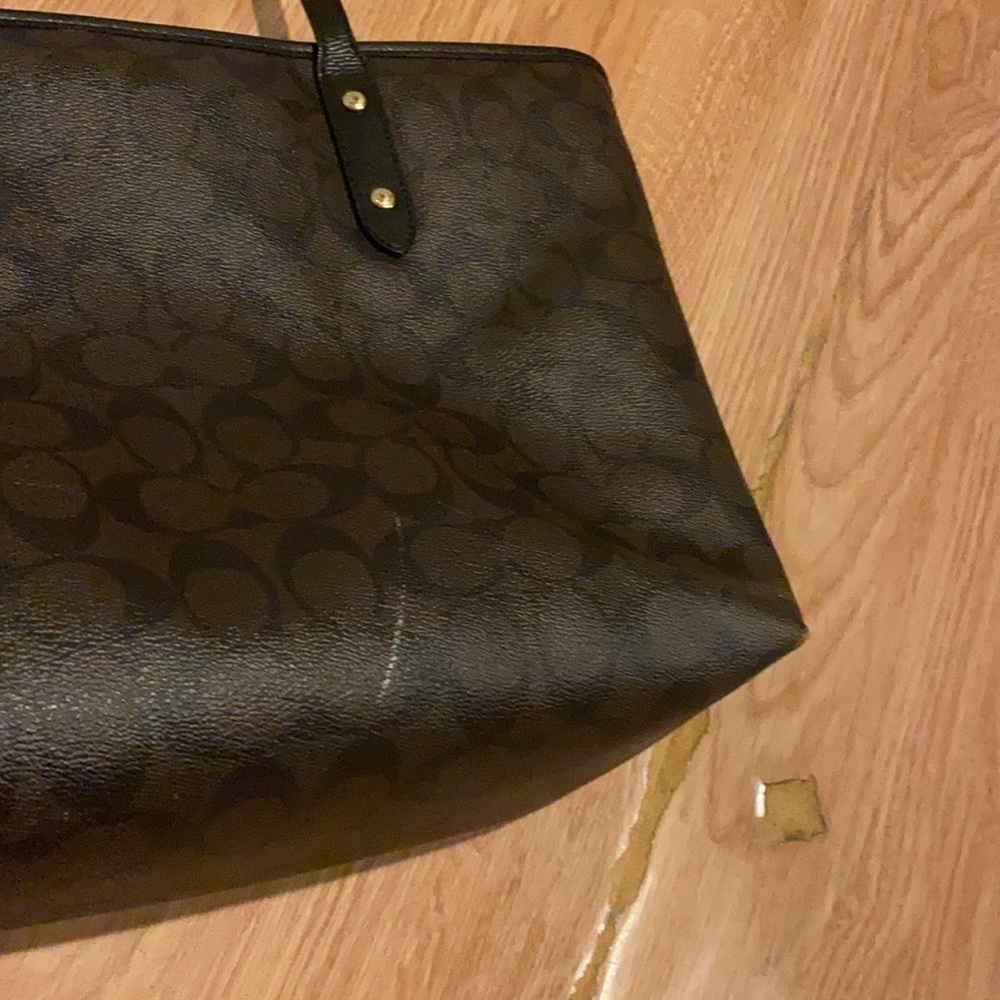 Coach purse - Picture 4 of 5
